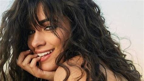 camila cabello desnuda|Camila Cabello comparte su primer desnudo y。